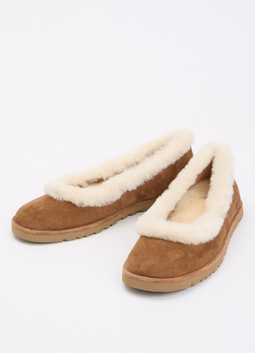 UGG Zora ballerina van suède - detail camel
