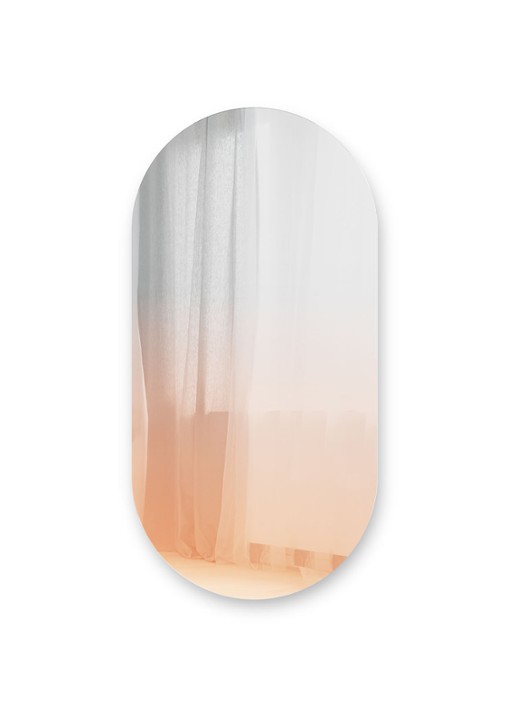 Umbra Misto wandspiegel 46 x 92 cm - voorkant 3 lichtoranje