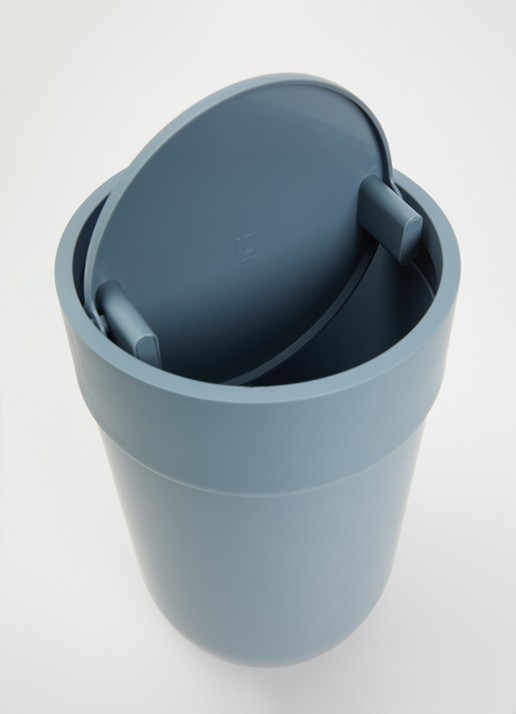 Umbra Touch prullenbak 6 liter - voorkant 2 staalblauw