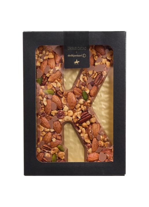 Urban Cacao Melk chocoladeletter met noten 180 gram - voorkant k