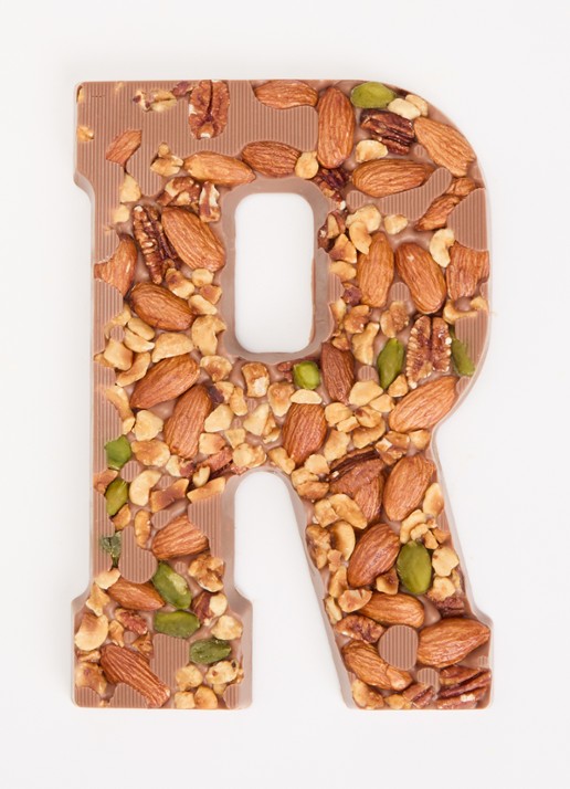 Urban Cacao Melk chocoladeletter met noten 180 gram - voorkant 2 r