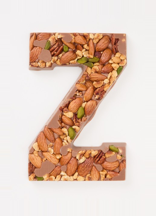 Urban Cacao Melk chocoladeletter met noten 180 gram - voorkant 2 z