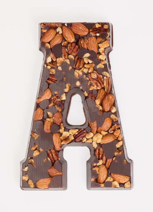 Urban Cacao Pure chocoladeletter met noten 180 gram - voorkant 3 a