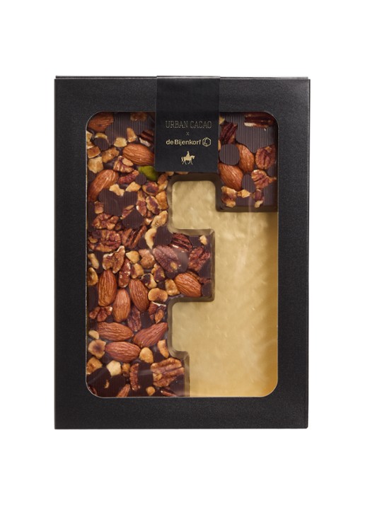 Urban Cacao Pure chocoladeletter met noten 180 gram - voorkant f
