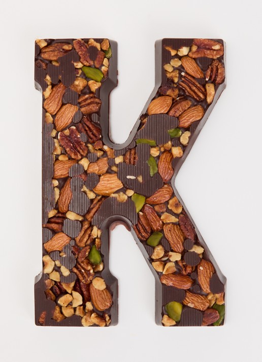 Urban Cacao Pure chocoladeletter met noten 180 gram - voorkant 2 k
