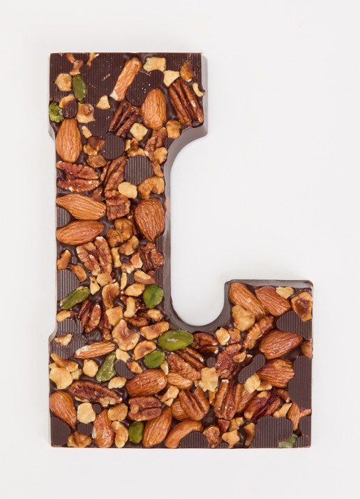 Urban Cacao Pure chocoladeletter met noten 180 gram - voorkant 2 l