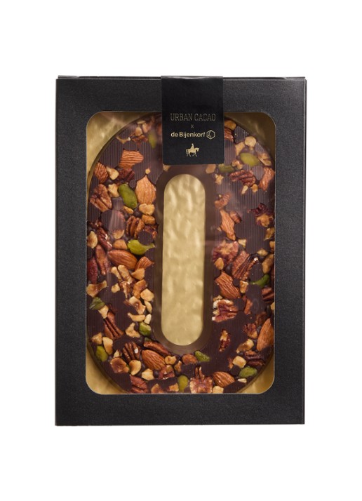 Urban Cacao Pure chocoladeletter met noten 180 gram - voorkant o