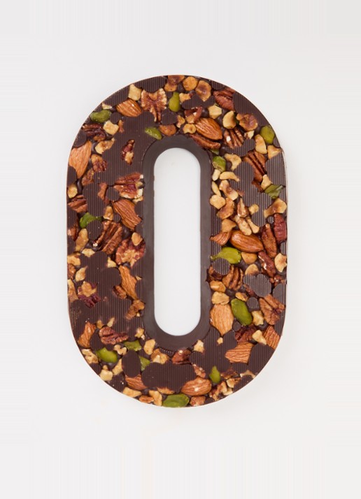 Urban Cacao Pure chocoladeletter met noten 180 gram - voorkant 2 o