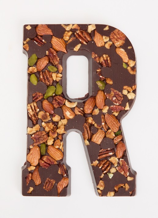 Urban Cacao Pure chocoladeletter met noten 180 gram - voorkant 2 r