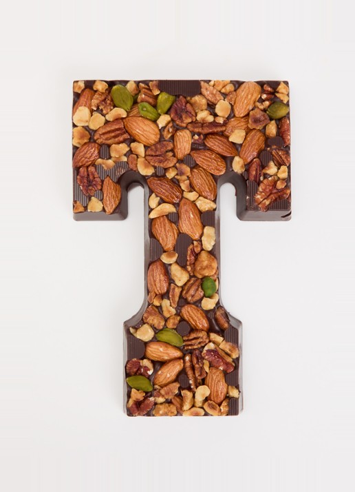 Urban Cacao Pure chocoladeletter met noten 180 gram - voorkant 2 t
