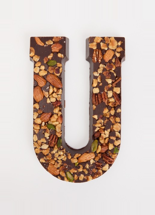 Urban Cacao Pure chocoladeletter met noten 180 gram - voorkant 2 u