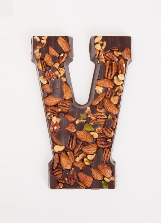 Urban Cacao Pure chocoladeletter met noten 180 gram - voorkant 2 v