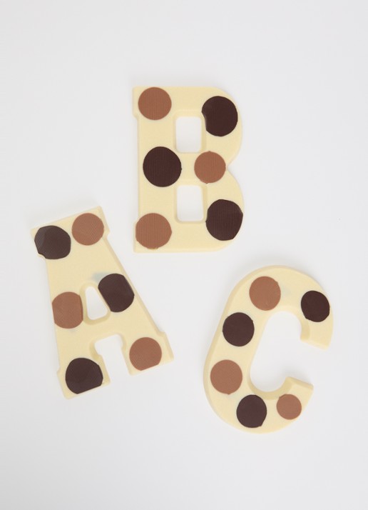 Urban Cacao Witte chocoladeletter gevlekt 200 gram - detail a