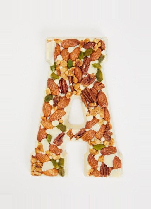 Urban Cacao Witte chocoladeletter met noten 180 gram - voorkant 2 a