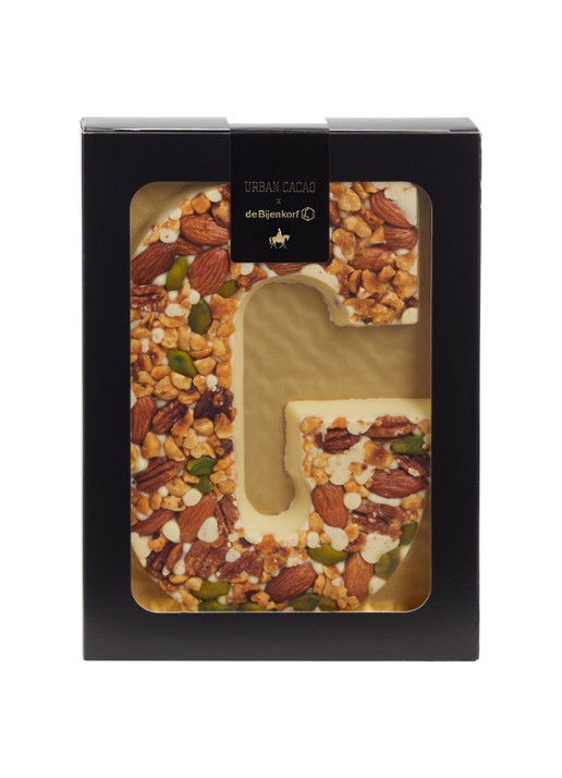 Urban Cacao Witte chocoladeletter met noten 180 gram - voorkant g