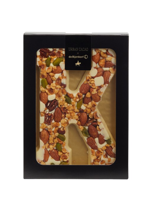 Urban Cacao Witte chocoladeletter met noten 180 gram - voorkant k