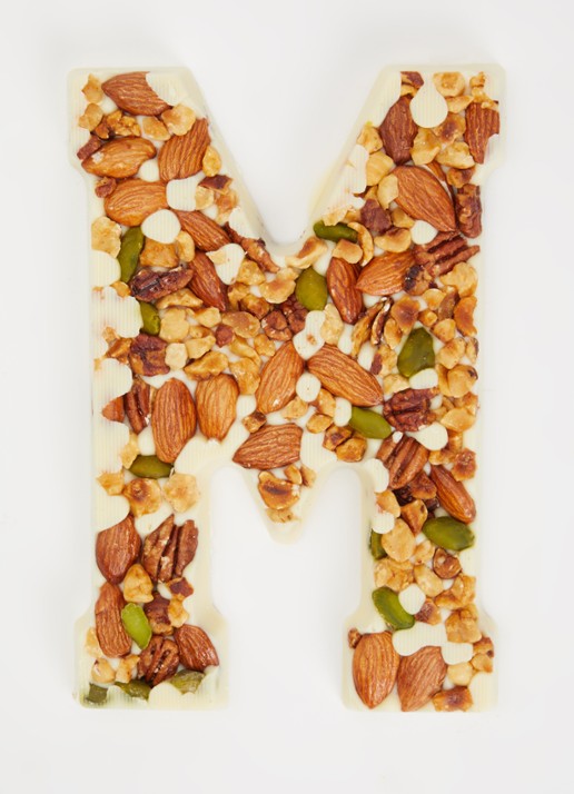 Urban Cacao Witte chocoladeletter met noten 180 gram - voorkant 2 m