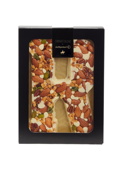 Urban Cacao Witte chocoladeletter met noten 180 gram - voorkant r