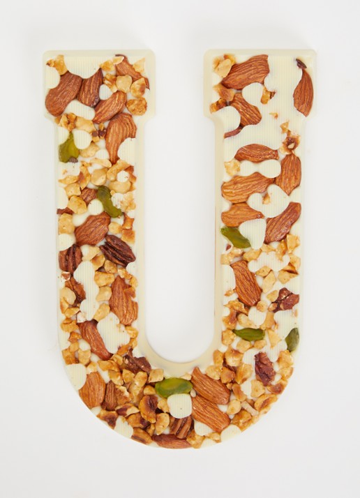 Urban Cacao Witte chocoladeletter met noten 180 gram - voorkant 2 u