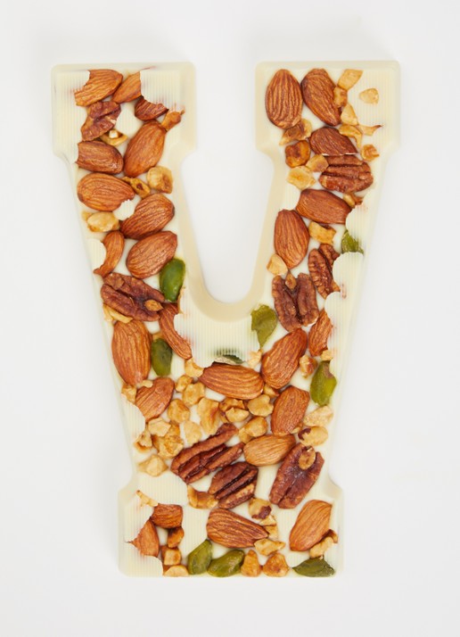 Urban Cacao Witte chocoladeletter met noten 180 gram - voorkant 2 v