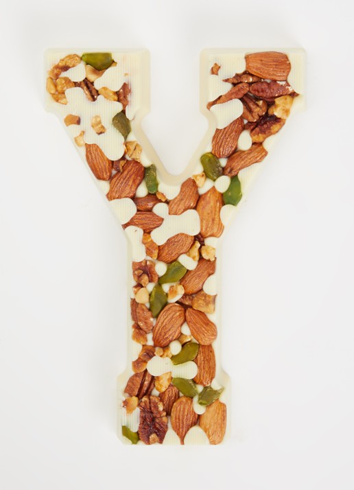 Urban Cacao Witte chocoladeletter met noten 180 gram - voorkant 2 y