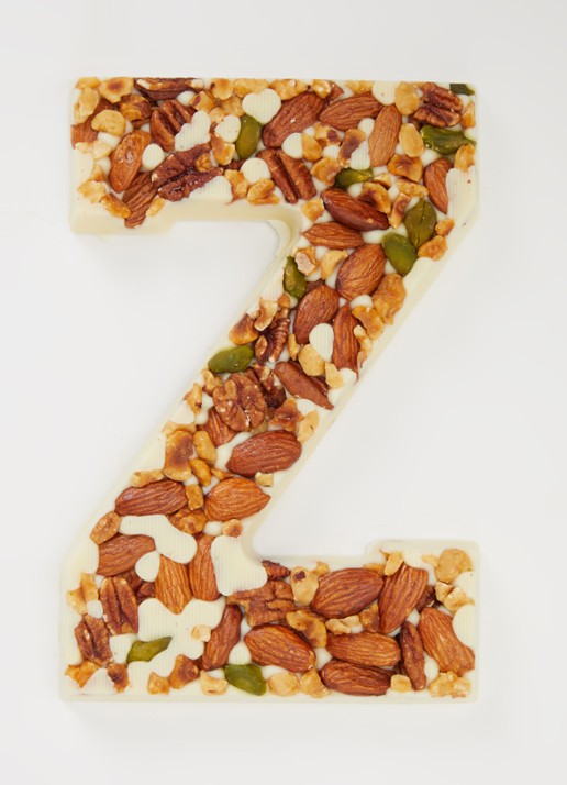 Urban Cacao Witte chocoladeletter met noten 180 gram - voorkant 2 z