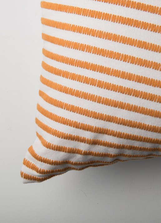 Urban Nature Culture Arrabida sierkussen 45 x 45 cm - detail oranje