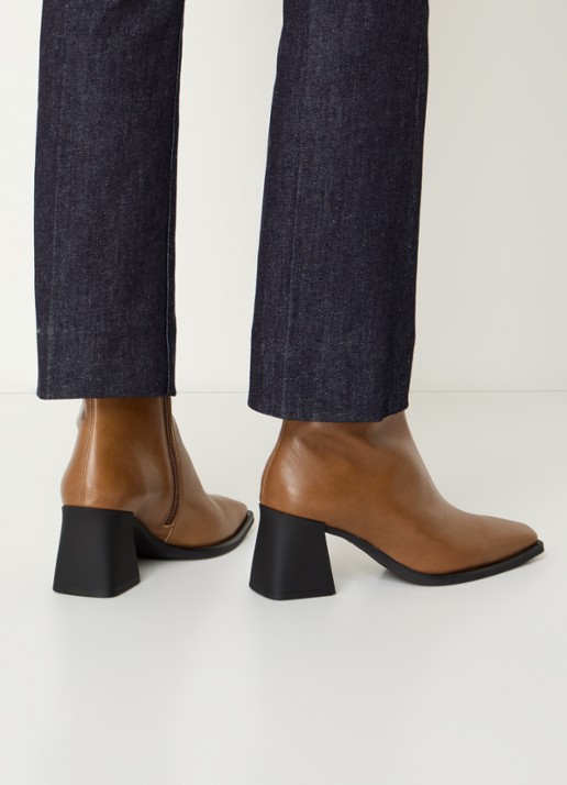 Vagabond Shoemakers Hedda enkellaarsje van leer - voorkant 2 camel