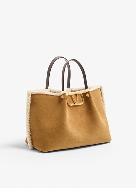 Valentino Garavani Medium shopper van kalfssuède met schapenvacht - voorkant 6 camel