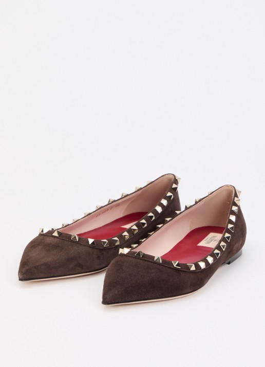 Valentino Garavani Rockstud ballerina van suède met studs - detail donkerbruin