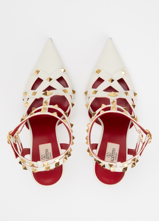 Valentino Garavani Rockstud pump van geitenleer met studs - detail 2 ivoor