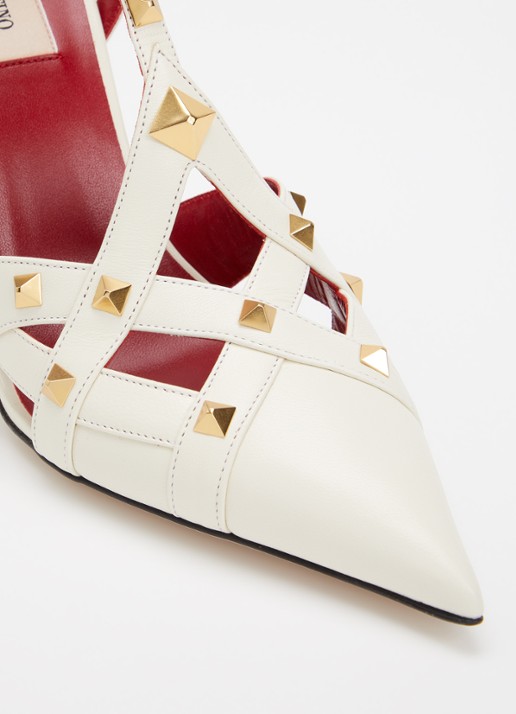 Valentino Garavani Rockstud pump van geitenleer met studs - detail 4 ivoor