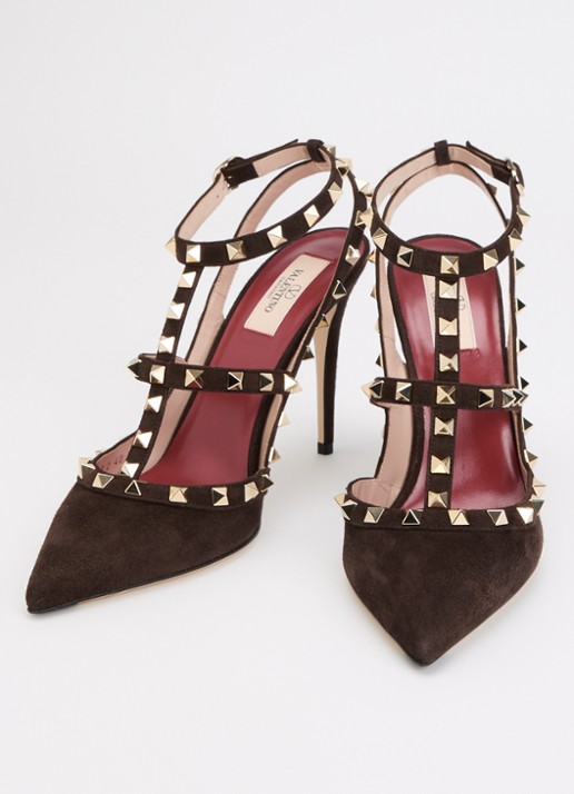 Valentino Garavani Rockstud pump van suède met studs - detail donkerbruin