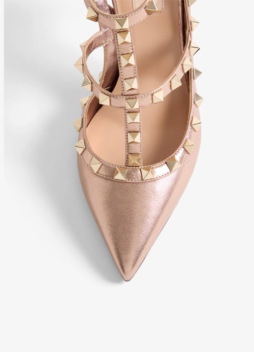 Valentino Garavani Rockstud sandalette van schapenleer met metallic finish en studs - detail 2 oudroze
