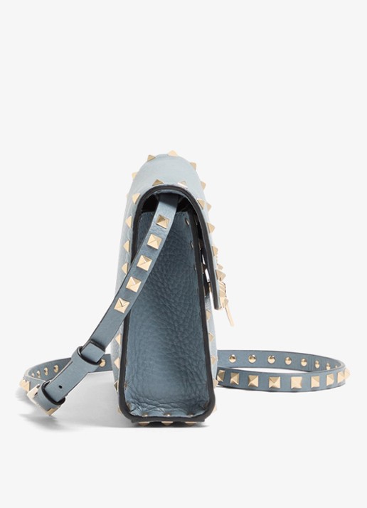 Valentino Garavani Rockstud Small crossbodytas van kalfsleer met studs - detail 2 blauwgrijs