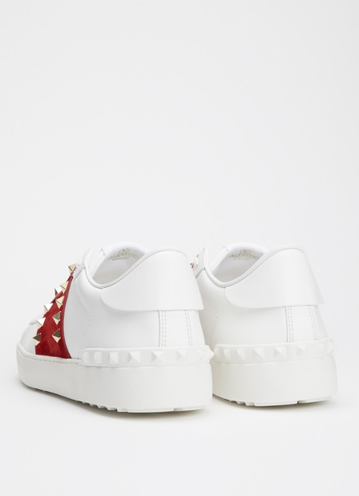 Valentino Garavani Rockstud sneaker van kalfsleer met suède details - achterkant 5 donkerrood