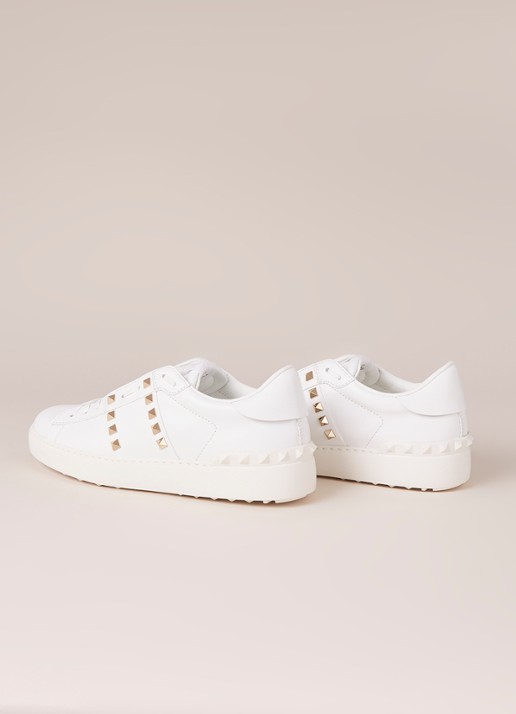 Valentino Garavani Rockstud Untitled sneaker van kalfsleer met studs - detail wit