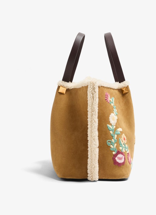 Valentino Garavani Shopper van kalfssuède met bloemborduring - detail camel