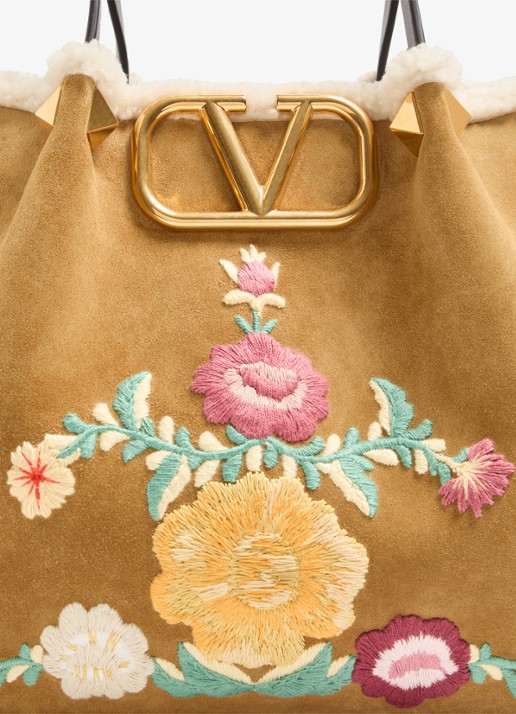 Valentino Garavani Shopper van kalfssuède met bloemborduring - detail 2 camel