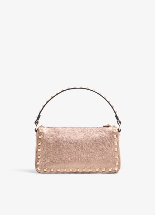 Valentino Garavani Small handtas van kalfsleer met metallic finish en studs - achterkant roze