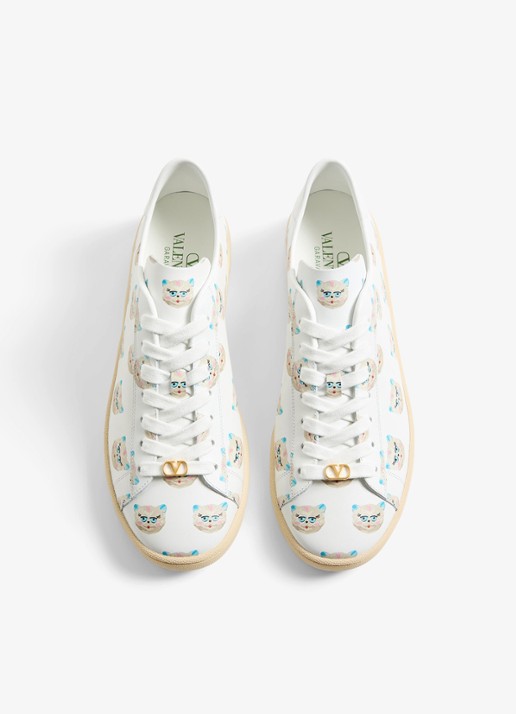 Valentino Garavani Sneaker van kalfsleer met print - detail 2 wit