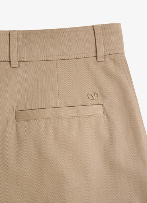 Valentino Garavani Straight fit chino met plooidetails - detail 2 donkerbeige