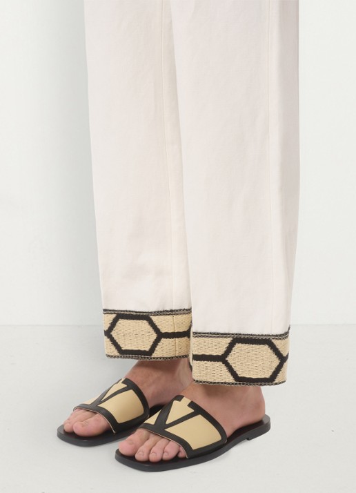 Valentino Garavani Viva Superstar slipper van geitenleer  - voorkant 2 creme