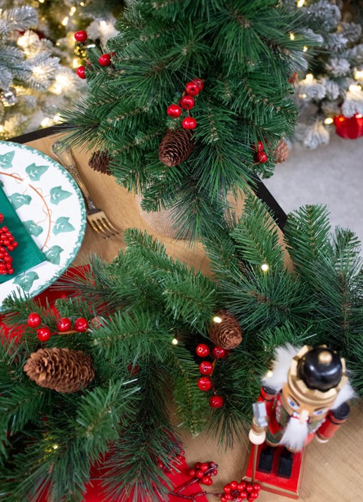Van Der Gucht Everyday kerstguirlande met LED verlichting Ø30 cm - detail groen