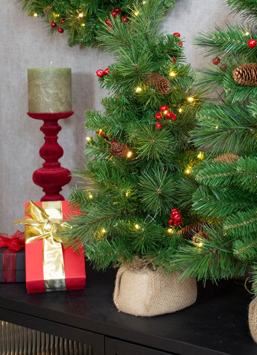 Van Der Gucht Everyday Mini Pine Cone & Berry kunstkerstboom met LED verlichting 46 cm - voorkant 4 donkergroen