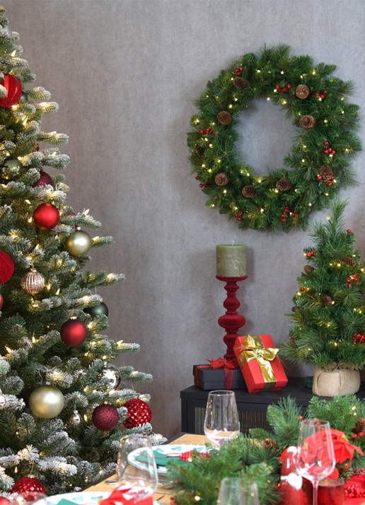 Van Der Gucht Everyday Pine Cone & Berry kerstkrans met LED verlichting Ø61 cm - voorkant 2 groen