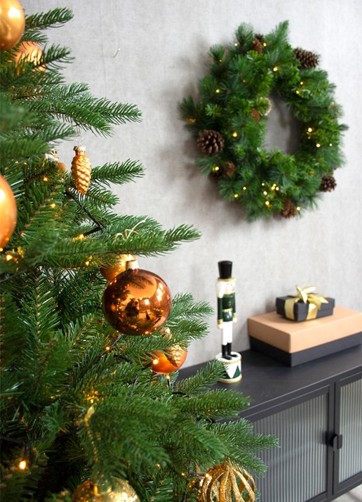 Van Der Gucht Mulberry Green kunstkerstboom 243 cm  - voorkant 3 groen