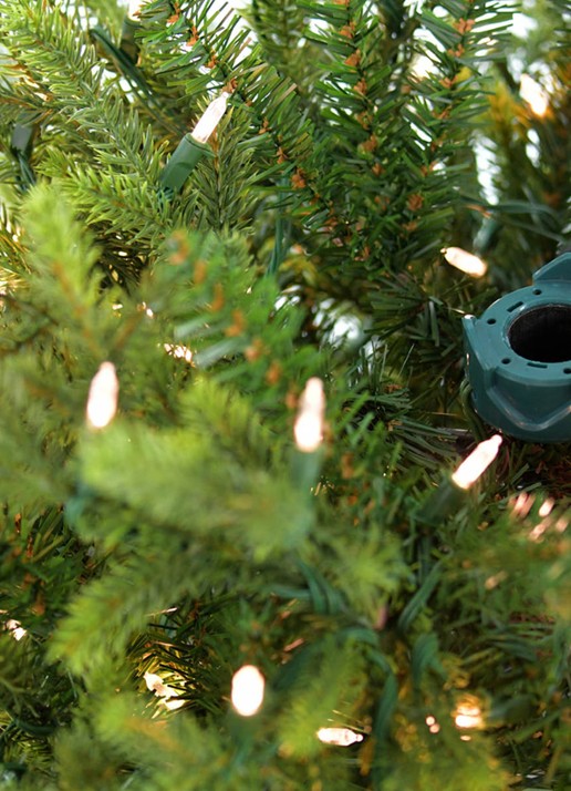 Van Der Gucht Sami Mountain Spruce kunstkerstboom met LED verlichting 213 cm  - detail 5 groen