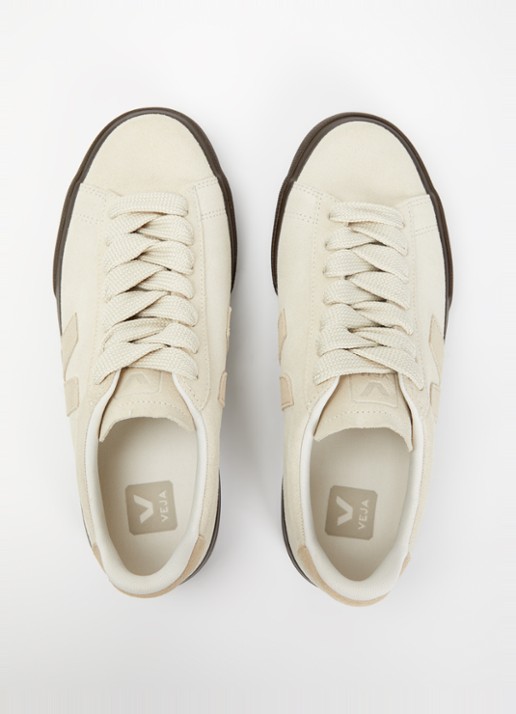 Veja Campo sneaker van suède met logo - detail 2 beige