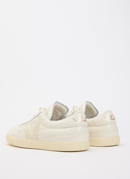 Veja Panenka sneaker van leer met lakfinish  - achterkant 2 gebroken wit